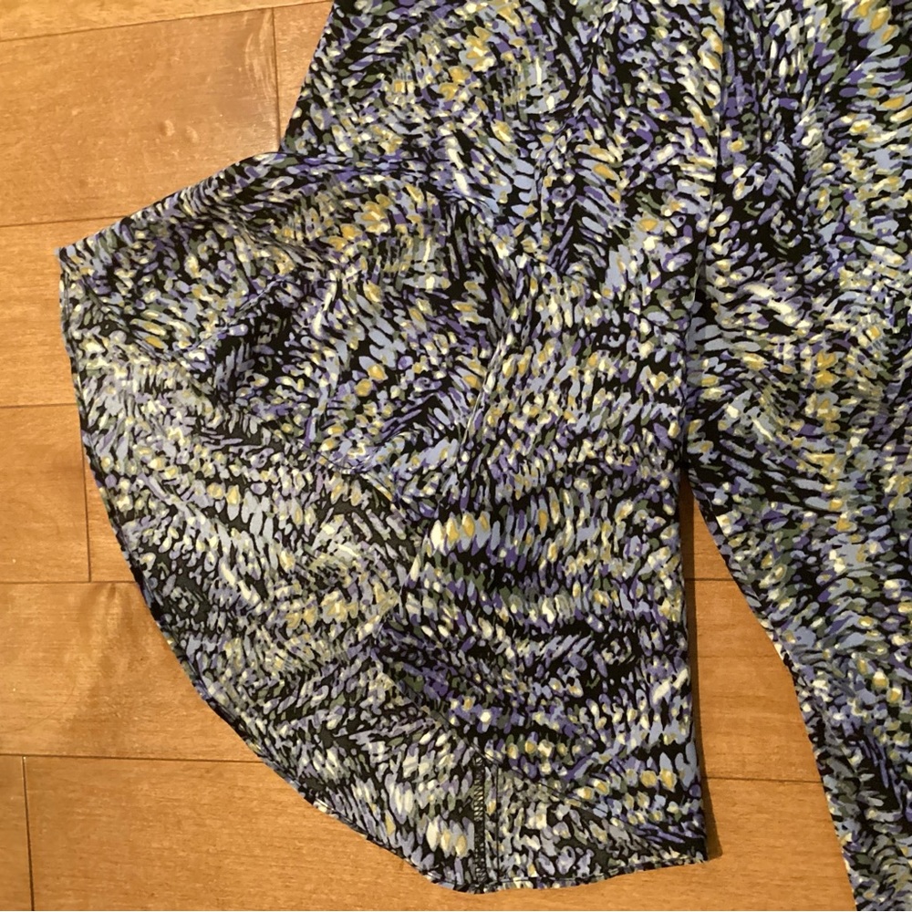 Gorgeous Patterned Kasper Blouse- Flutter Sleeves - image 3